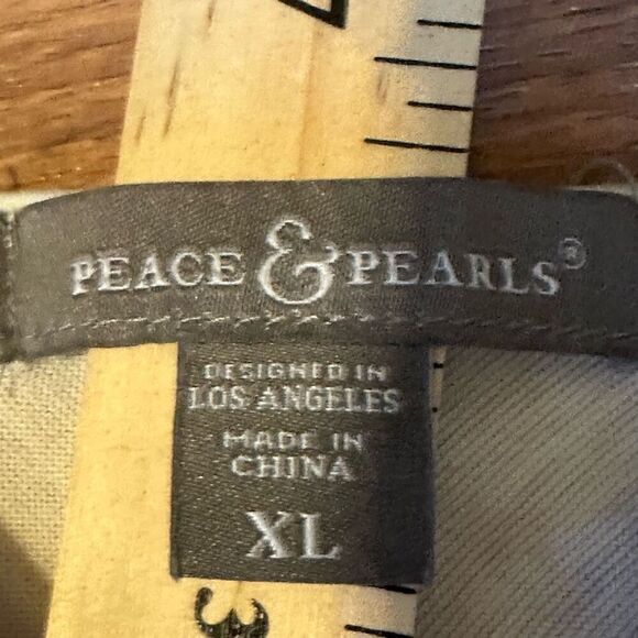 T-shirts V-neck short sleeve - Peace and Pearls, Justify - women’s size XL - Picture 14 of 16